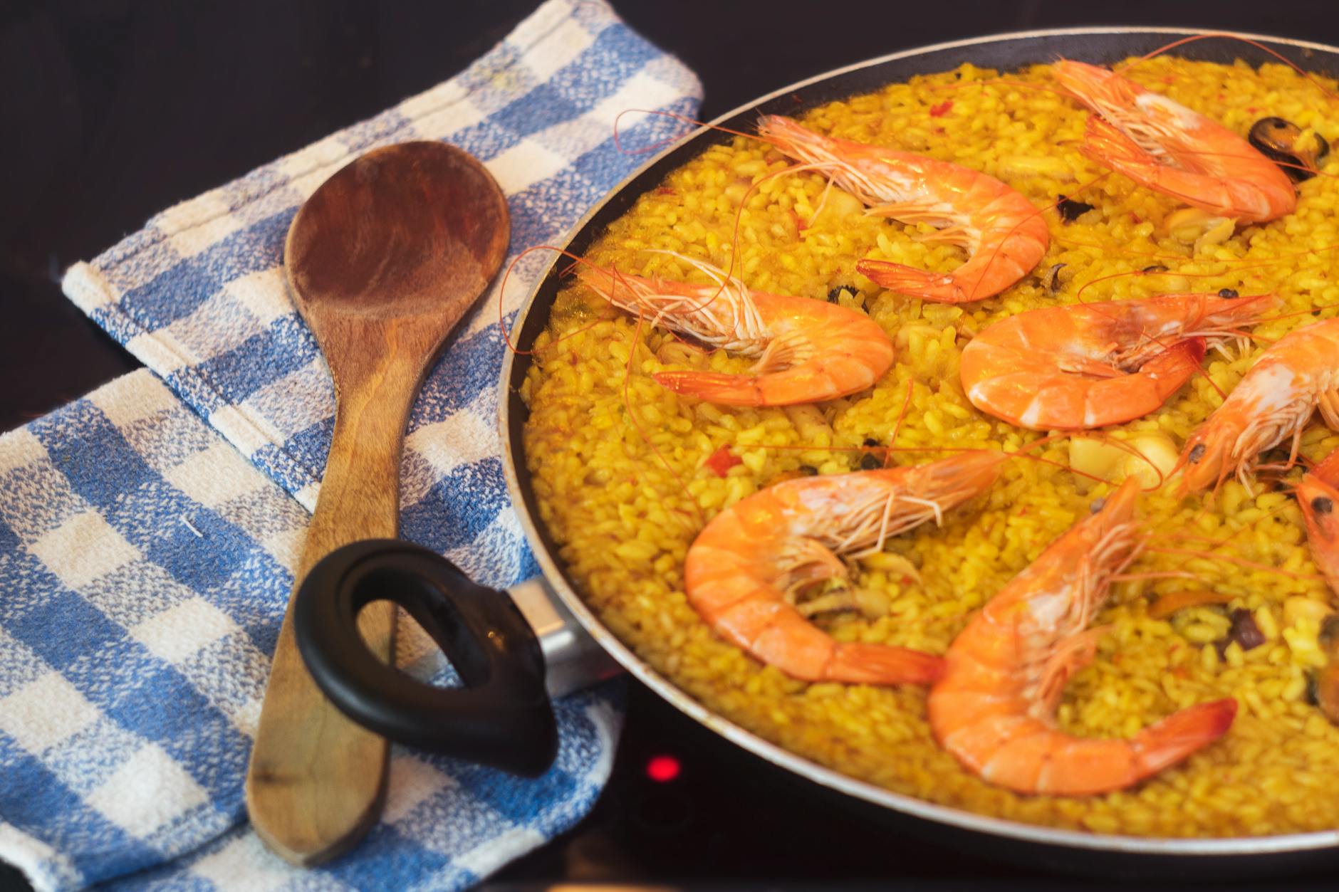 Valenciai paella – az autentikus spanyol sáfrányos rizs titkai
