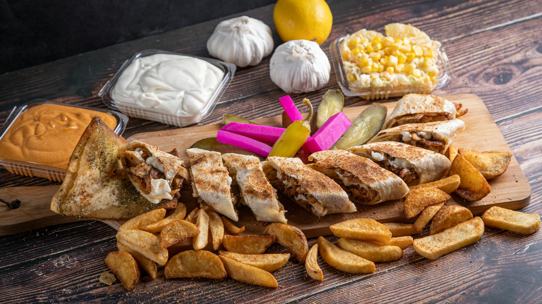 Shawarma – az arab világ fűszeres forgónyársas szendvicse