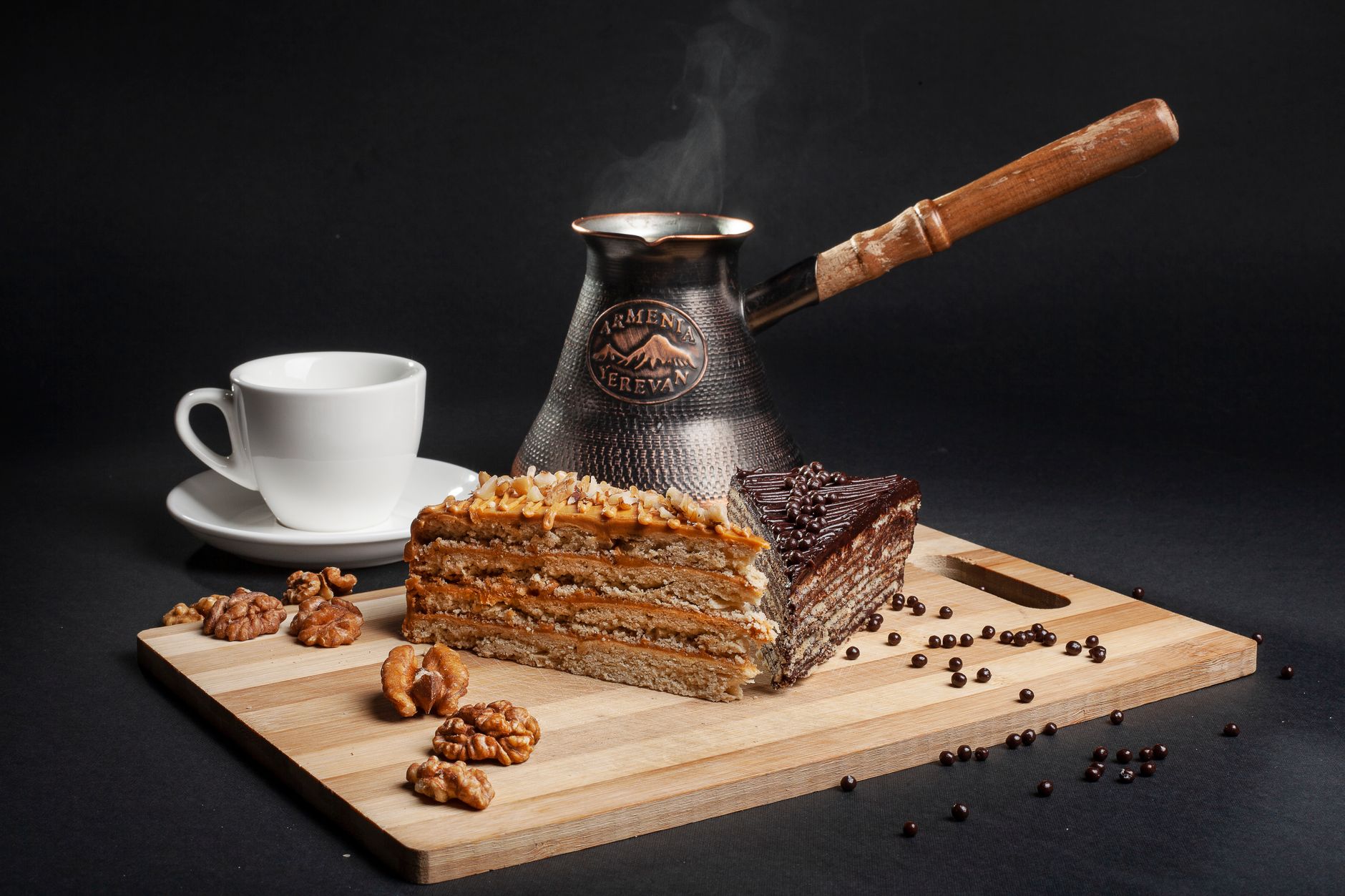 Magyar Dobos torta – a karamellás csokitorta eredeti receptje